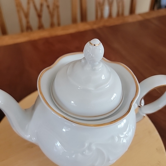 Royal Kent Poland Embossed White with Gold Trim Tea/Coffee/Chocolate P… - Picture 5 of 11